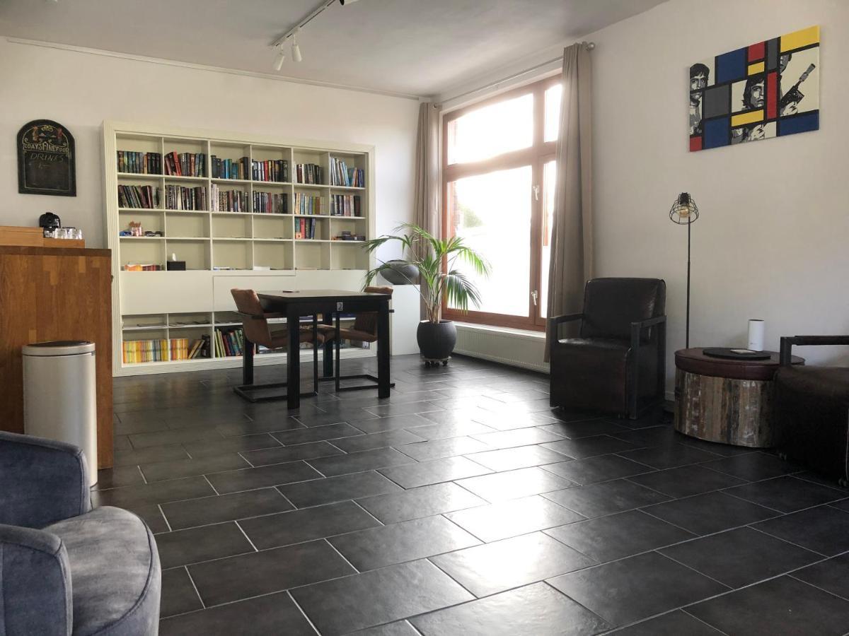Bed and Breakfast 'T Posthuys Leens Exterior foto